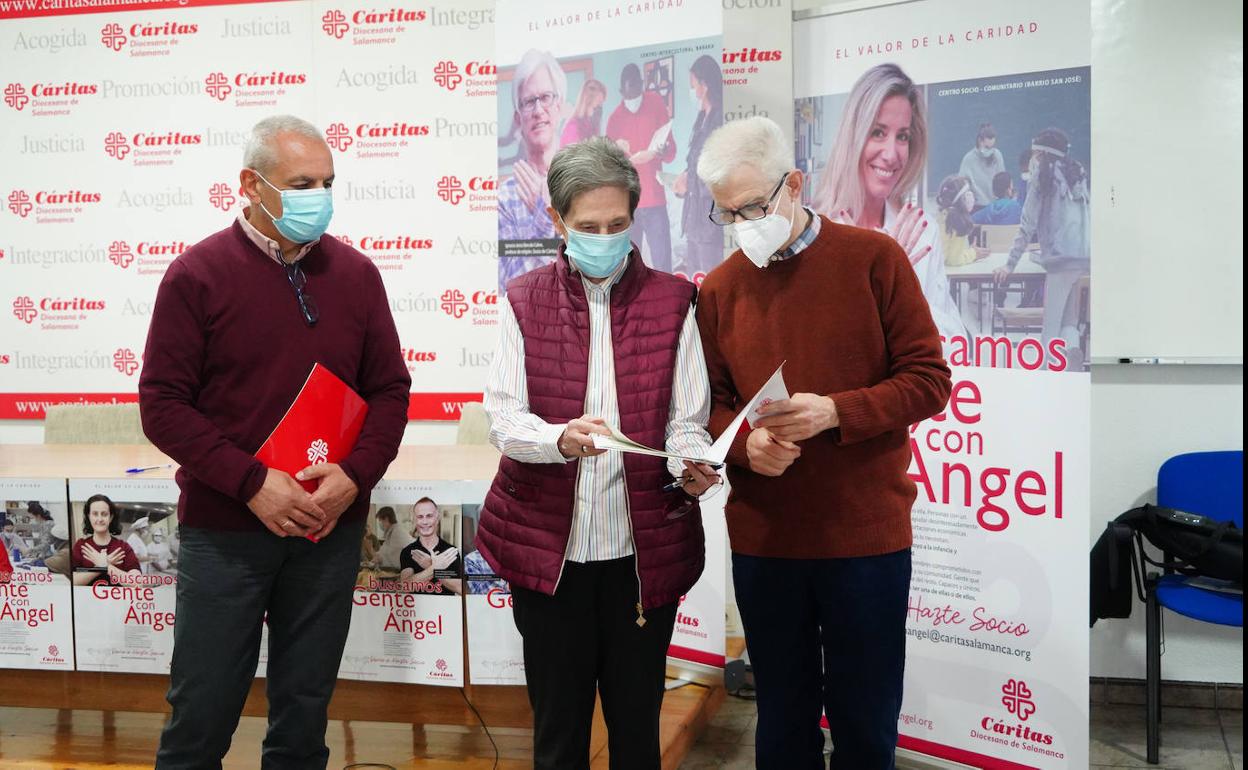 José María Rodríguez, Carmen Calzada e Ignacio Barcala, momentos antes de presentan la campaña. 