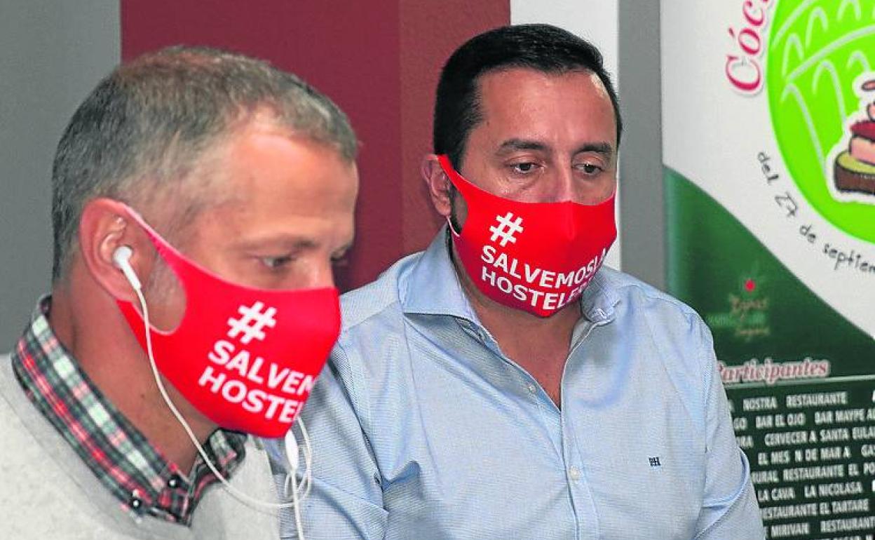 El nuevo presidente de la AIHS-Hotuse, Jesús Castellanos (derecha) con Enrique Cañada, que pasa a ser vicepresidente del sector. 