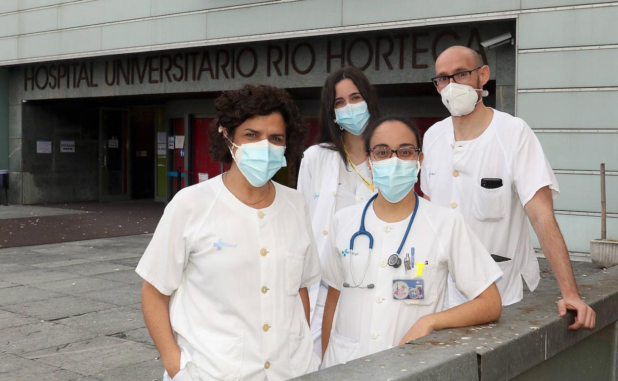 Asunción Pérez (enfermera), Inés Segovia (mir), Elena Granda (mir) y Roberto Velasco del equipo Urgencias Pediátricas, en el Rúo Hortega. 