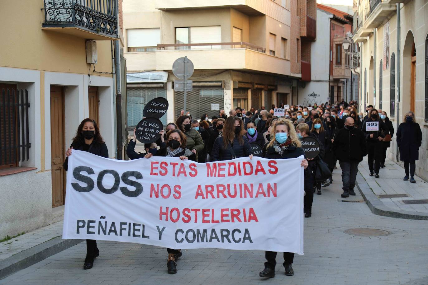Fotos: Los hosteleros de Peñafiel vuelven a salir a la calle