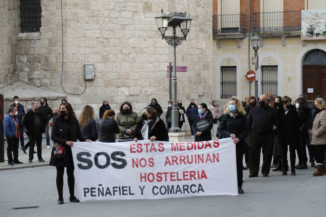 Fotos: Los hosteleros de Peñafiel vuelven a salir a la calle