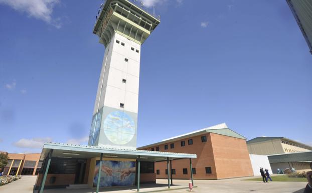 Un brote en la cárcel de Dueñas deja al menos 20 internos contagiados de covid-19