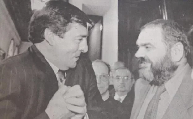 Juan José Laborda con Mario Onaindia en 1993.