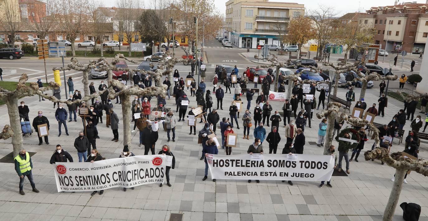 Fotos: Protesta de los autónomos en Venta de Baños, Palencia