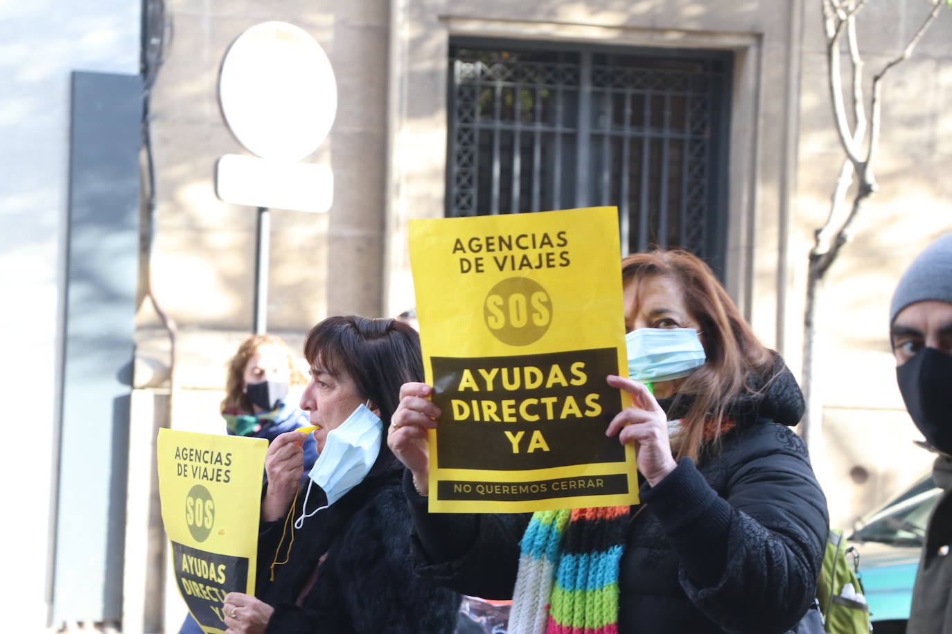 Los hosteleros de León salen a la calle para denunciar «la muerte del sector» y de la propia provincia de León. La hostelería reclama medidas de apoyo urgente para superar una situación crítica. 