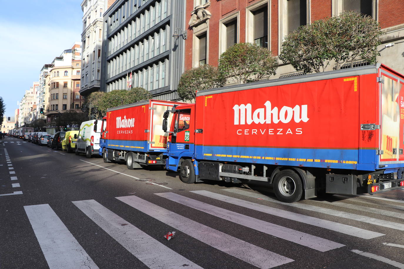 Los hosteleros de León salen a la calle para denunciar «la muerte del sector» y de la propia provincia de León. La hostelería reclama medidas de apoyo urgente para superar una situación crítica. 