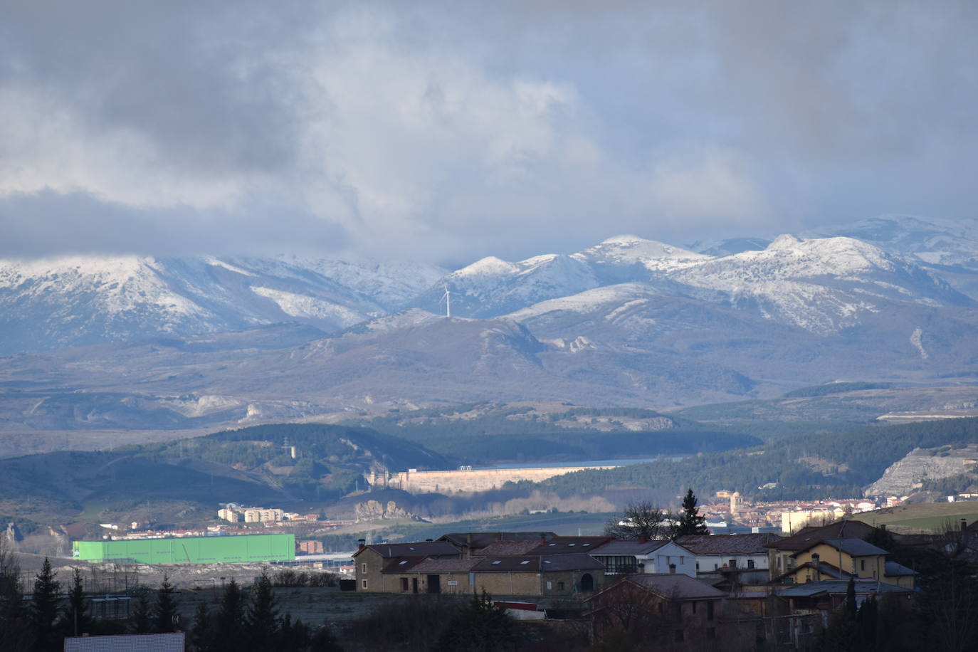 La borrasca Dora provoca las primeras nevadas en la zona norte de Palencia.