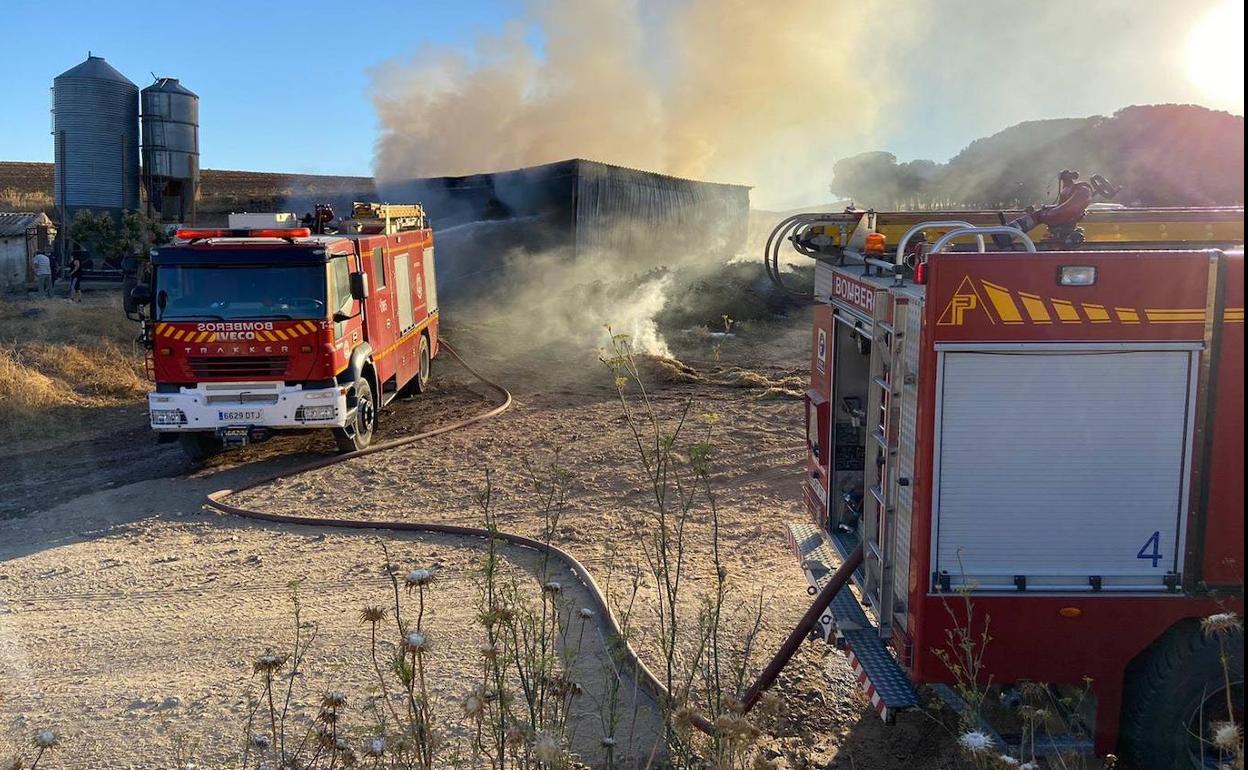 Bomberos de Valladolid, en una intervención este pasado verano.