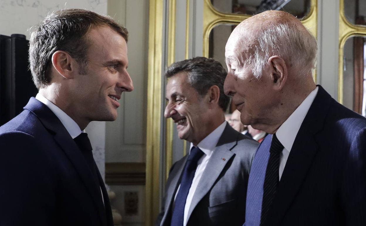 Emmanuel Macron, Nicolas Sarkozy y Valery Giscard d'Estaing.