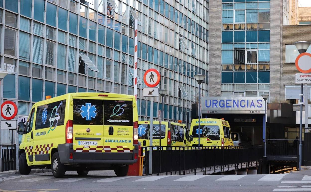 Ambulancias en el servicio de urgencias.