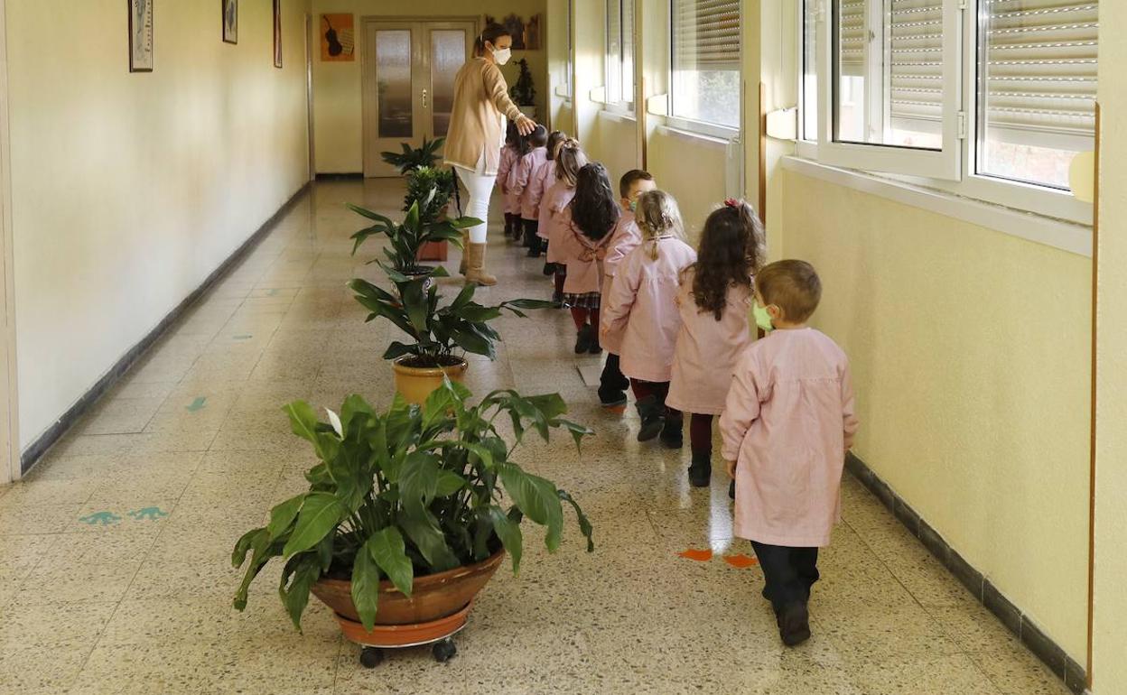 Colegio Santa Clara de Asís, en Palencia, uno de los colegios de la ciudad sin aulas cerradas por covid en lo que va de curso. 