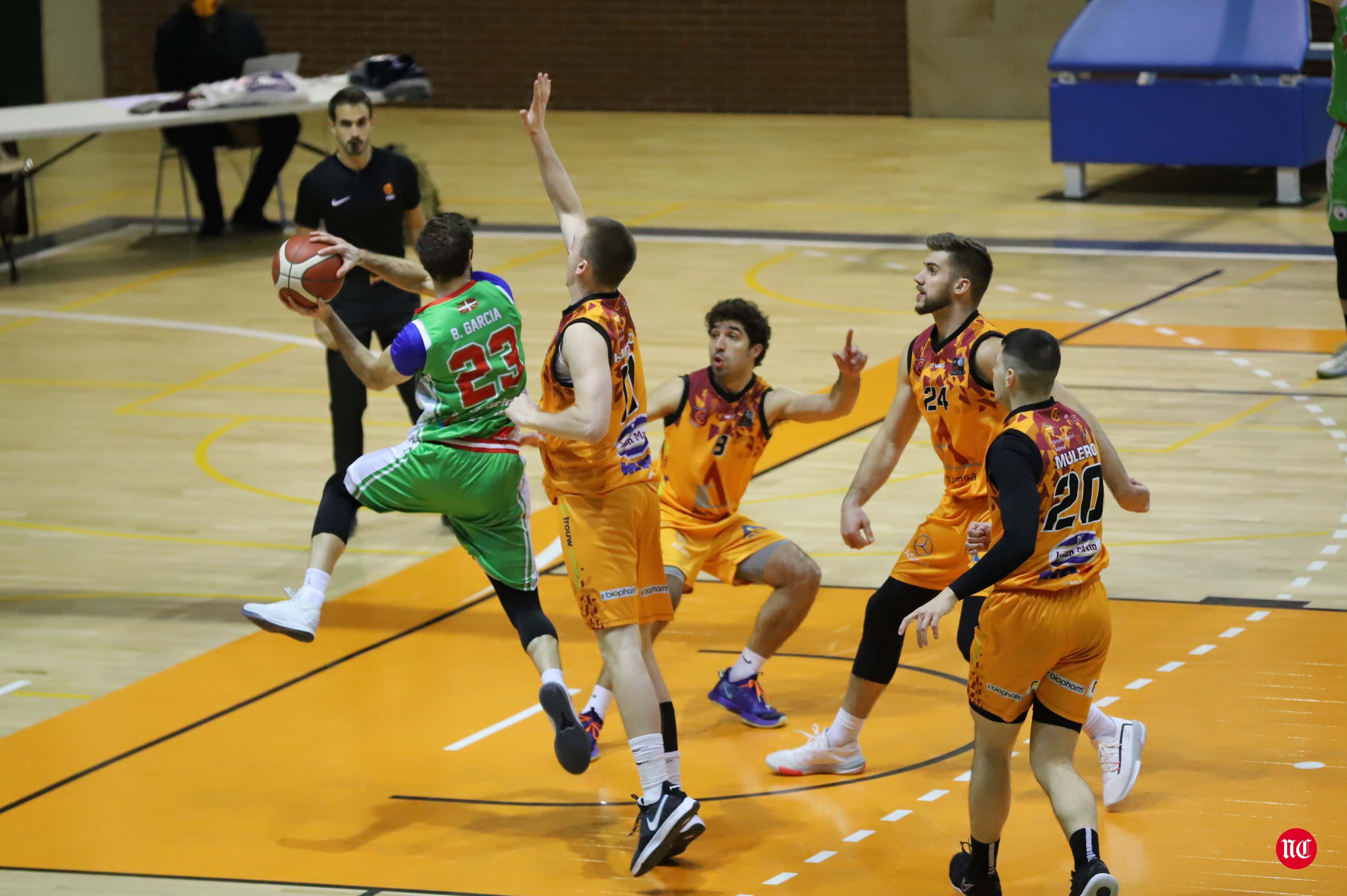 Fotos: El Zornotza pone fin a la imbatibilidad del Aquimisa Carbajosa en casa (75-87)