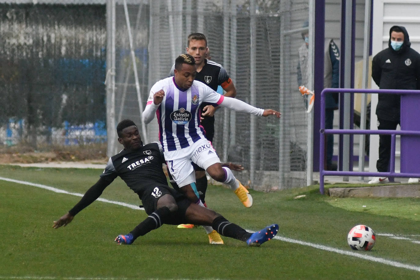Fotos: Real Valladolid Promesas 0-1 Lealtad