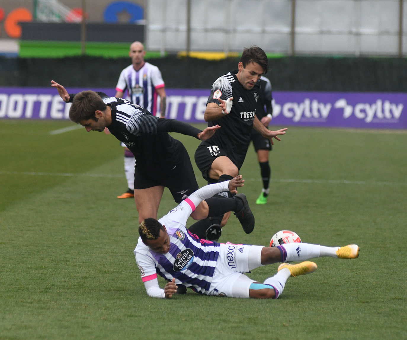 Fotos: Real Valladolid Promesas 0-1 Lealtad