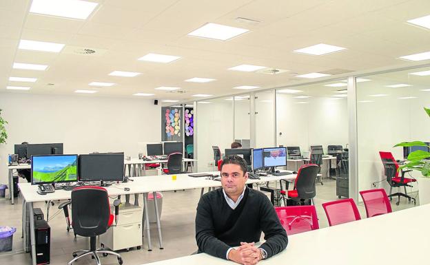 Clemente Sierra, uno de los dos fundadores de Tools en las instalaciones de la empresa. 