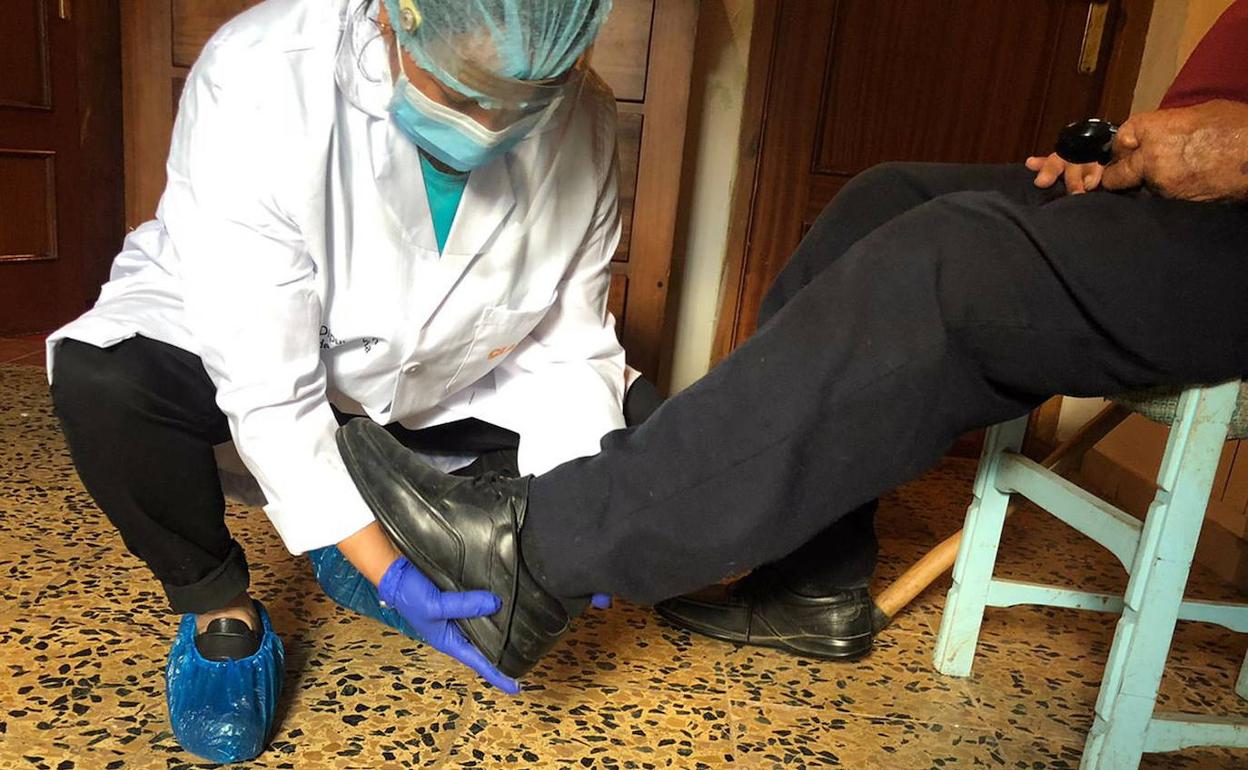 Trabajadora de ayuda a domicilio. 