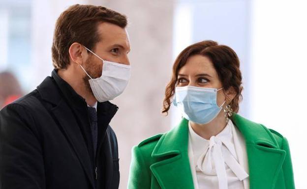 Pablo Casado e Isabel Díaz Ayuso, esta semana en el nuevo hospital de Madrid.