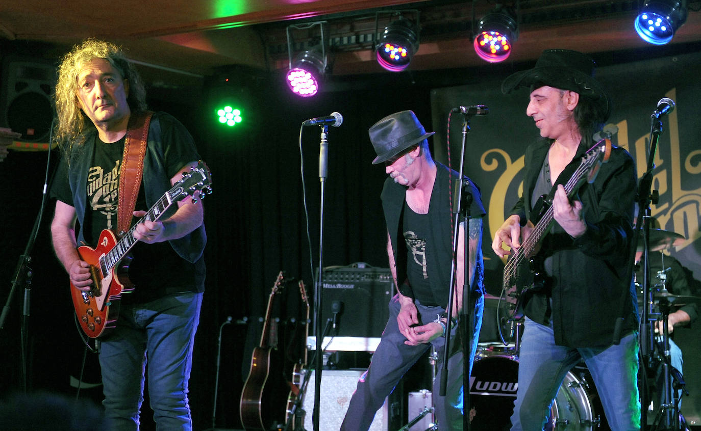 Fotos: Concierto de Cuidado con el perro en la Sala Porta Caeli