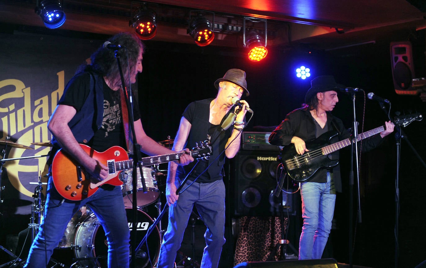 Fotos: Concierto de Cuidado con el perro en la Sala Porta Caeli