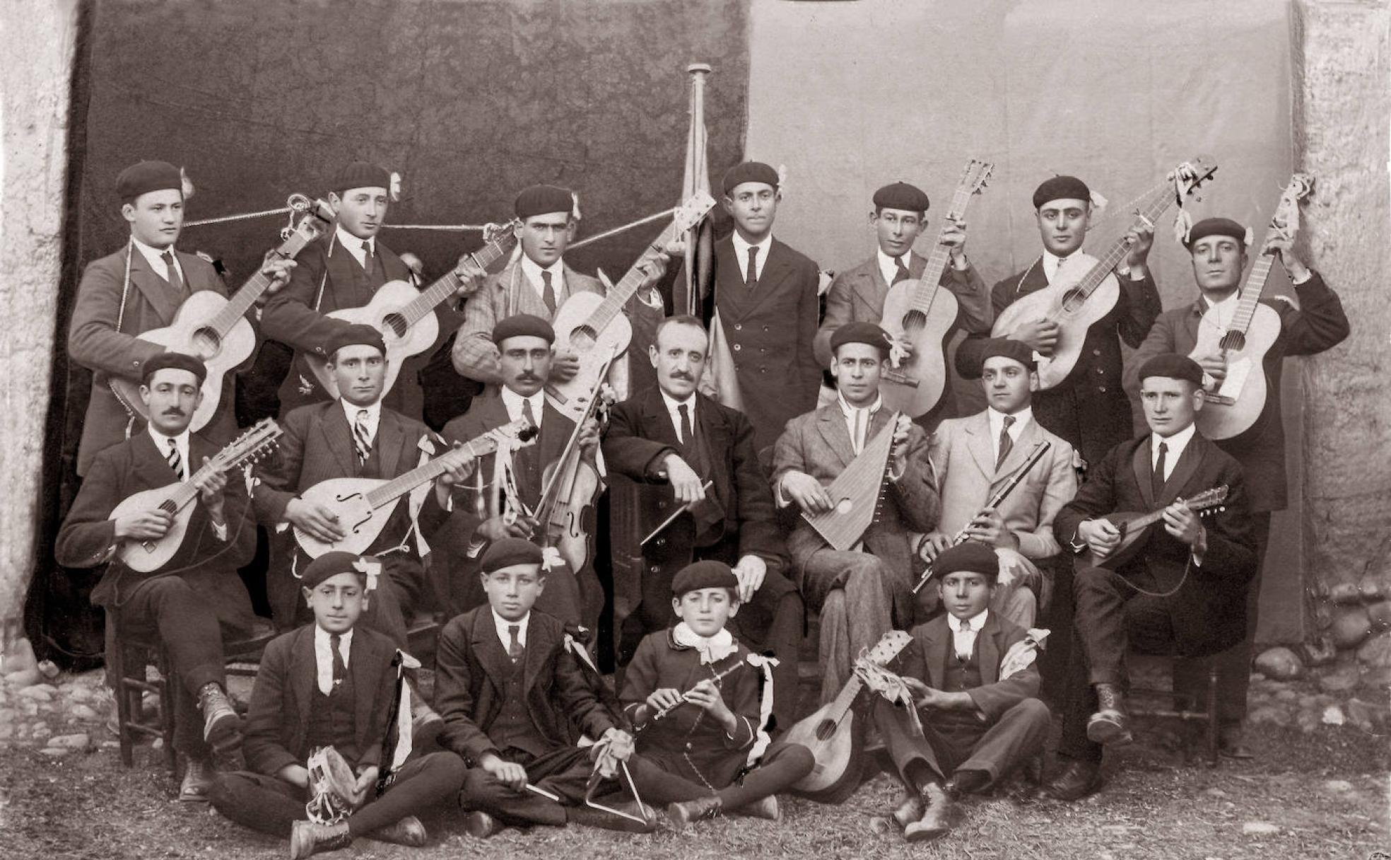 Recuerdo centenario a un maestro de pueblo