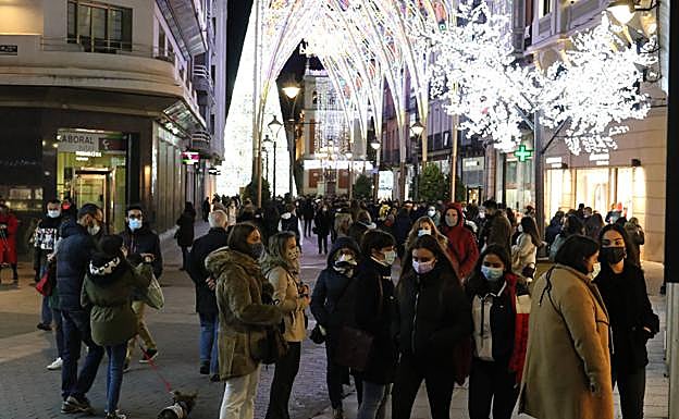 La región se acerca a la Navidad con un tercio de casos y el miedo a la tercera ola