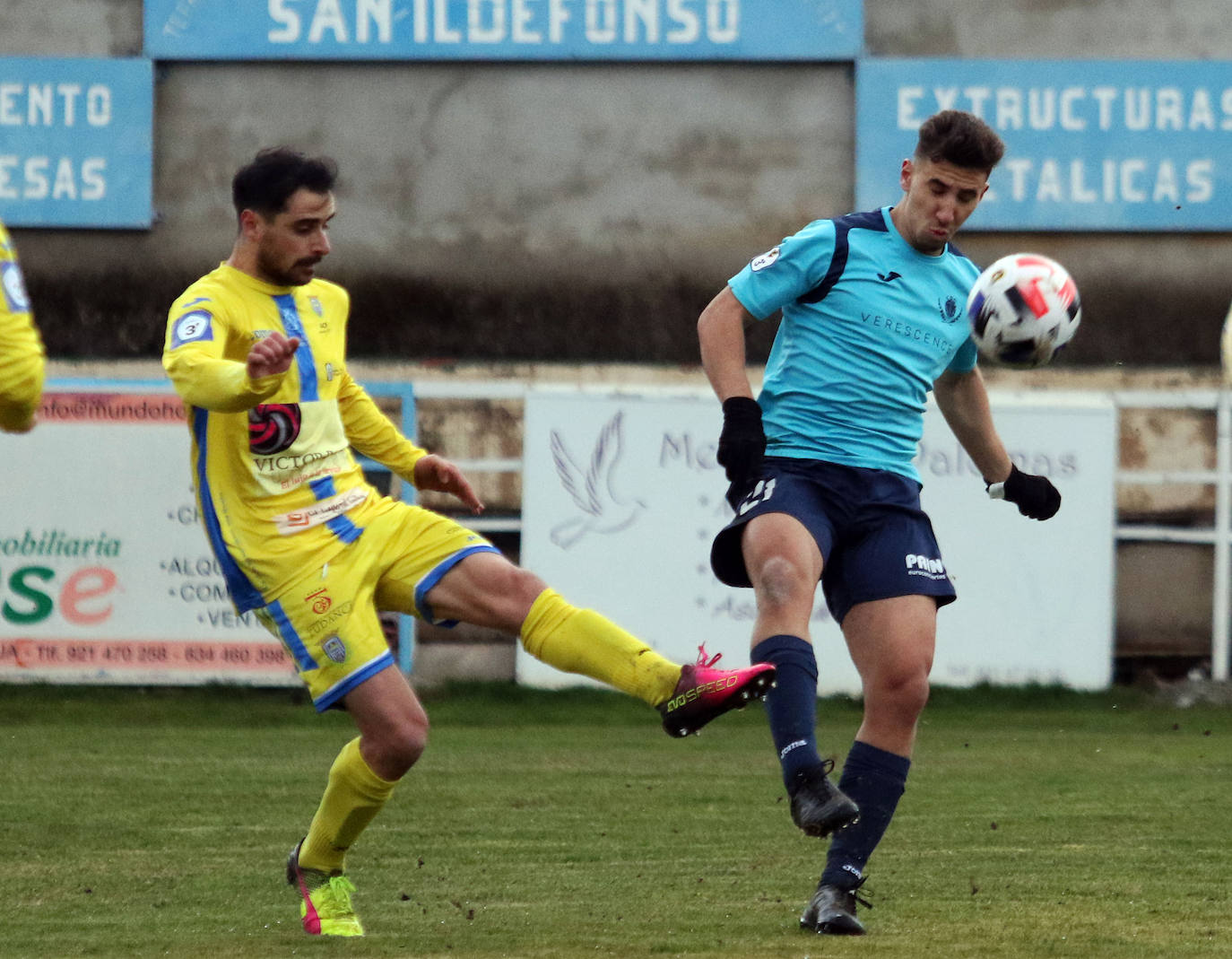 Partido de la tercera división entre el CD La Granja y la Arandina 