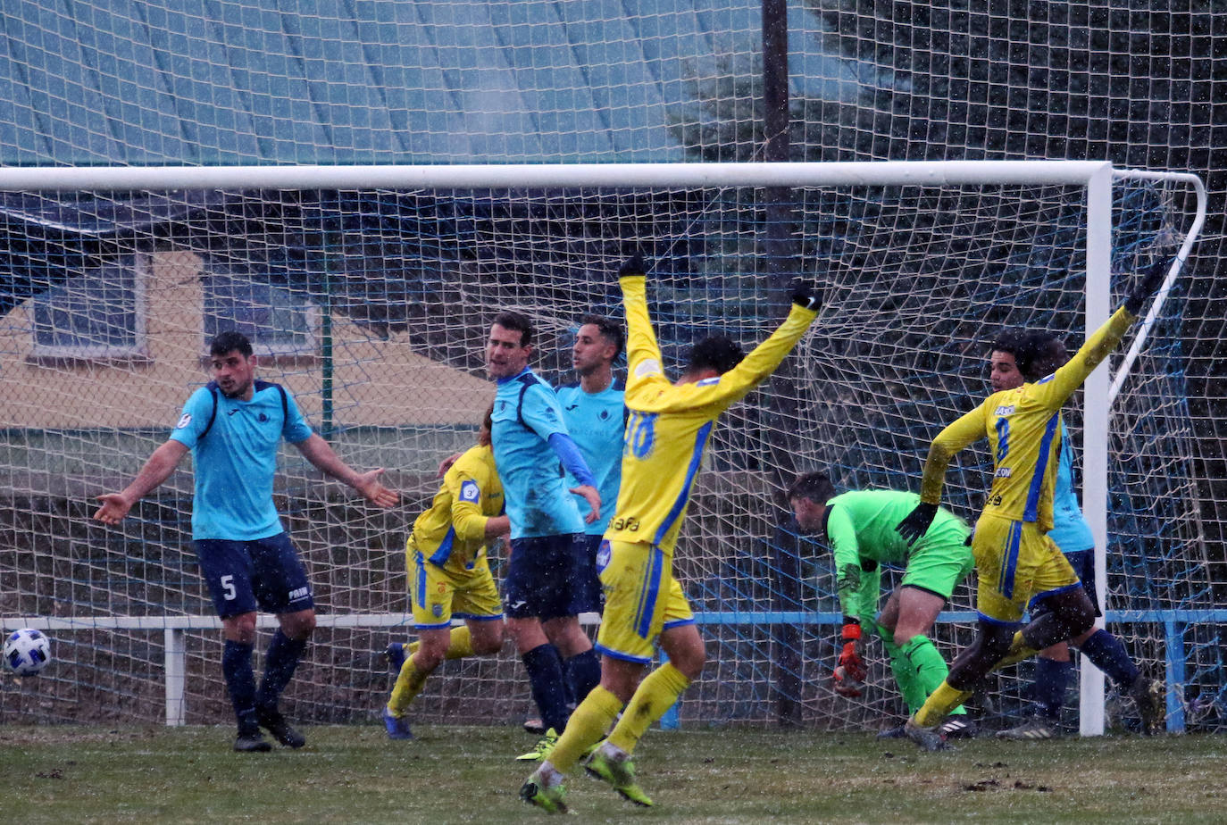 Partido de la tercera división entre el CD La Granja y la Arandina 