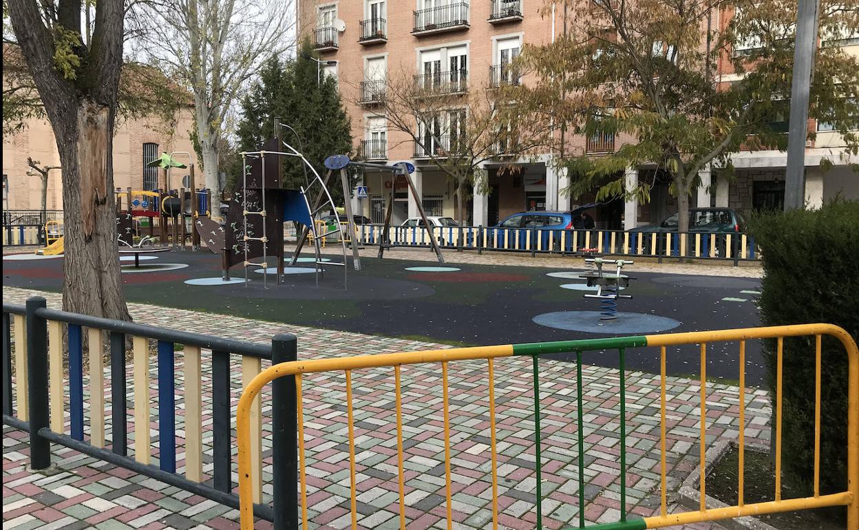 Parque infantil de Medina cerrado. 