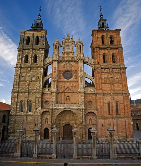 Fachada principal de la Catedral de Santa María. 