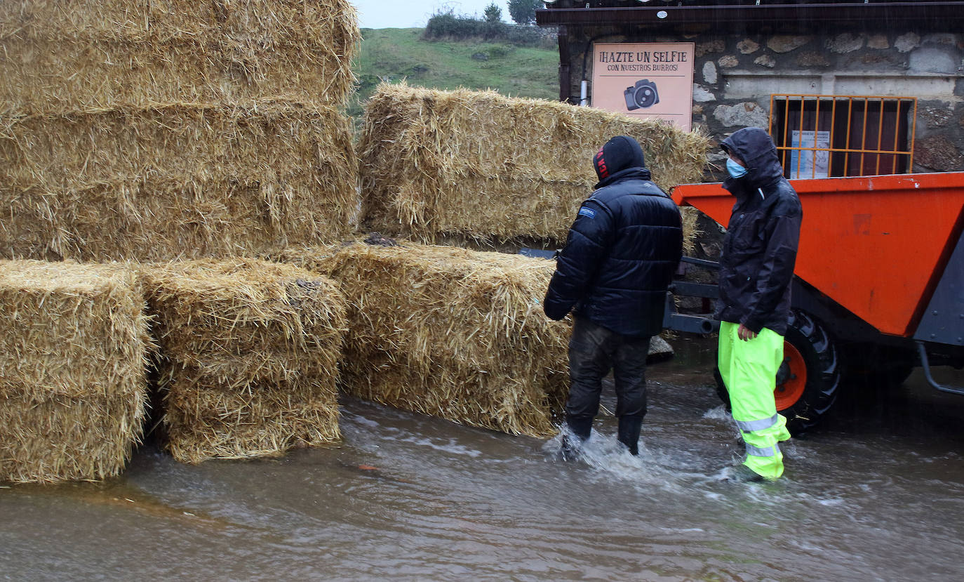 Inundaciones en la localidad segoviana de Navafría