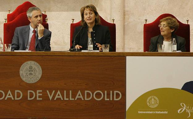 Acto inaugural del congreso internacional que durante tres días analizó en Valladolid la dimensión universal de Delibes en 2007, organizado por la CMD.