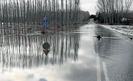 Estado de la carretera de acceso a Carbonero de Ahusín. 