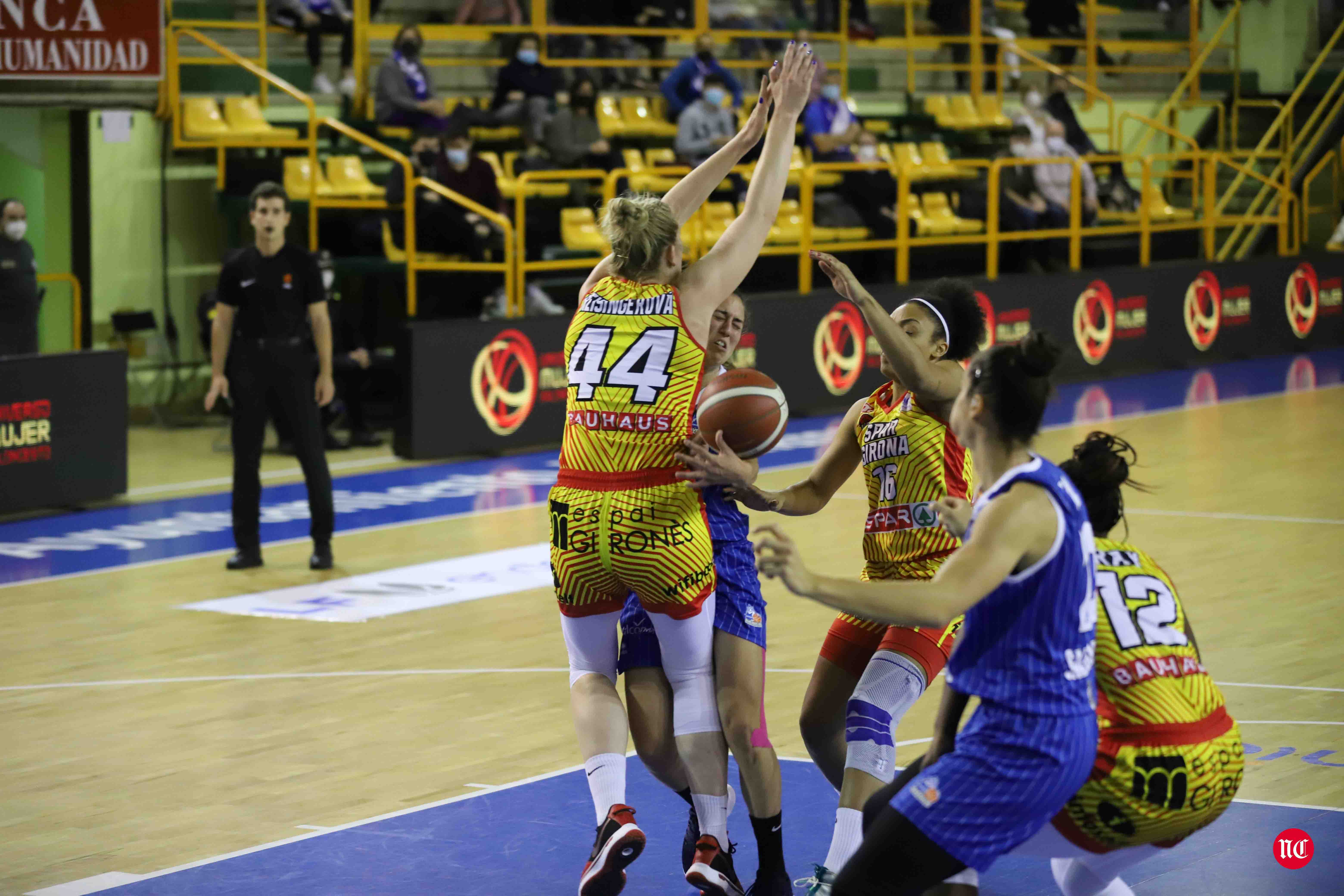 Fotos: El CB Avenida hace pequeño al Girona