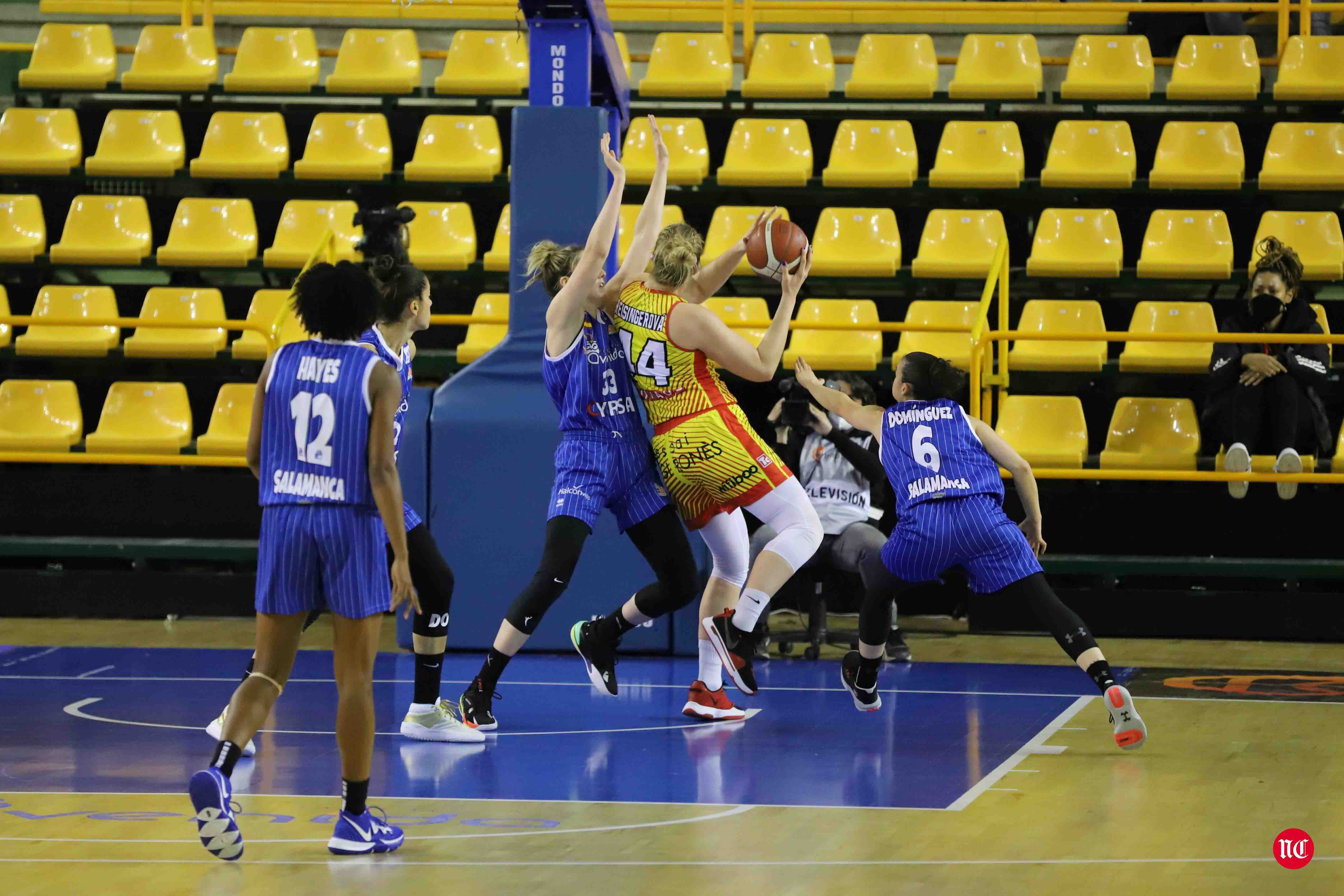 Fotos: El CB Avenida hace pequeño al Girona
