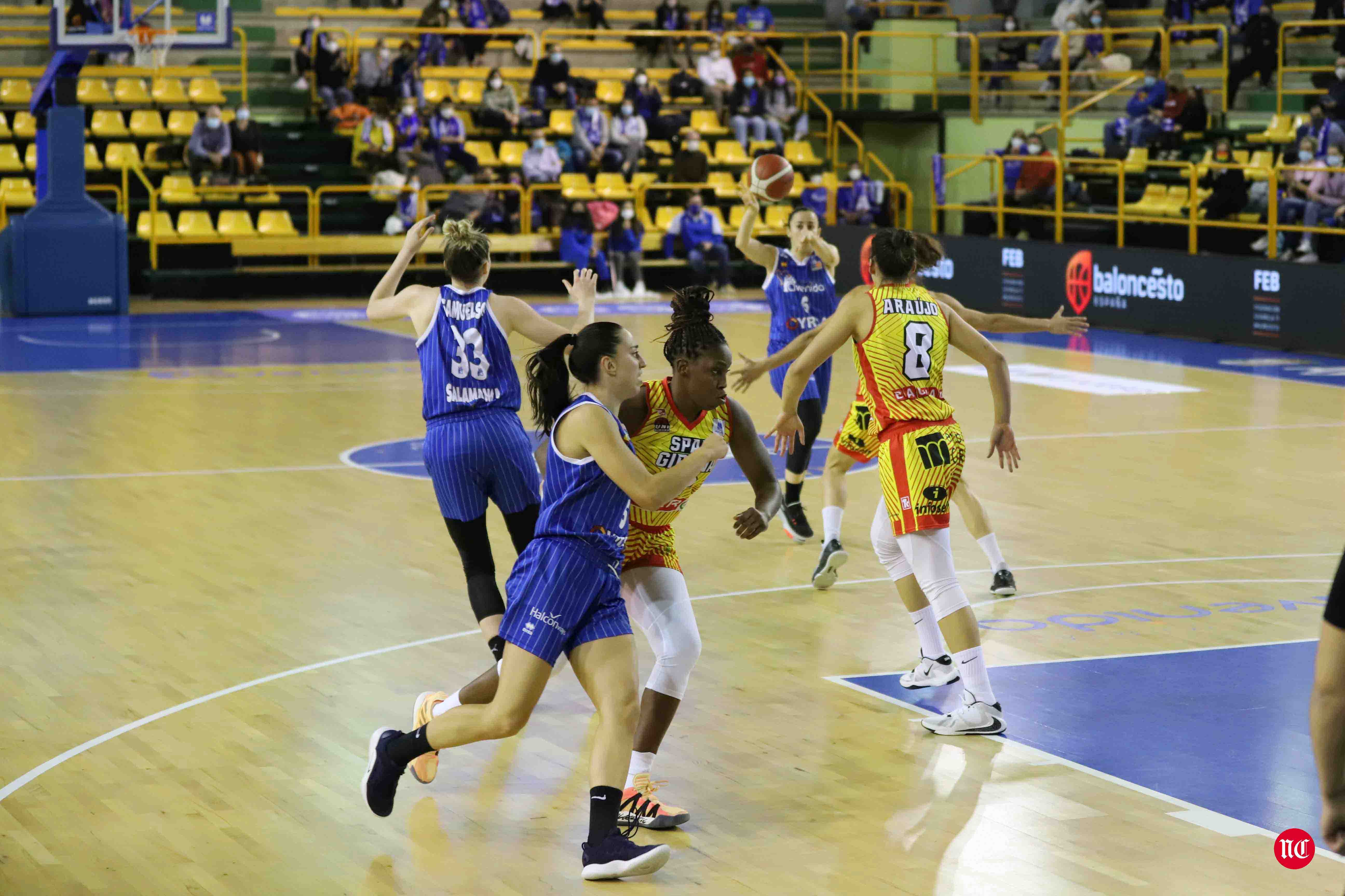 Fotos: El CB Avenida hace pequeño al Girona