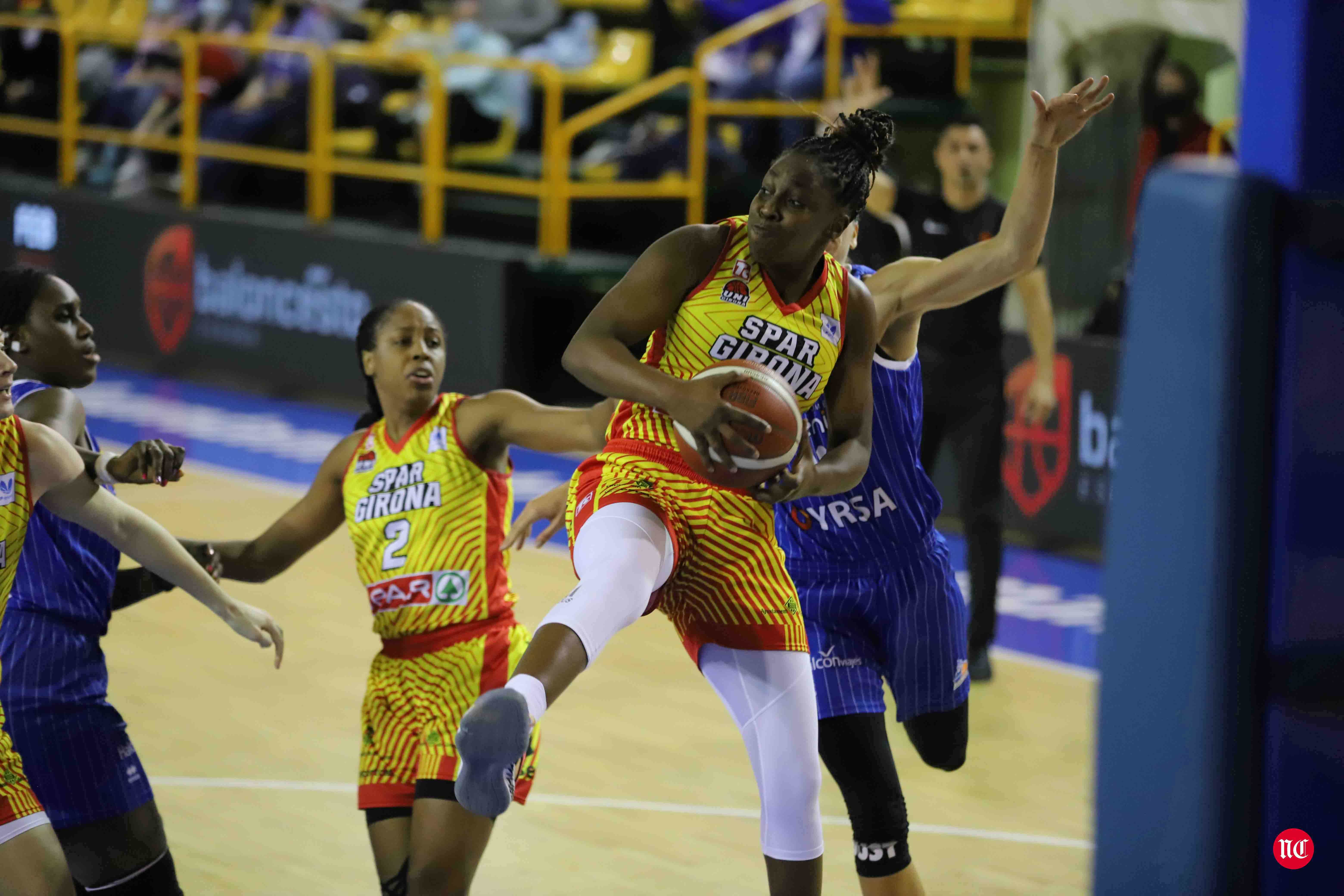 Fotos: El CB Avenida hace pequeño al Girona