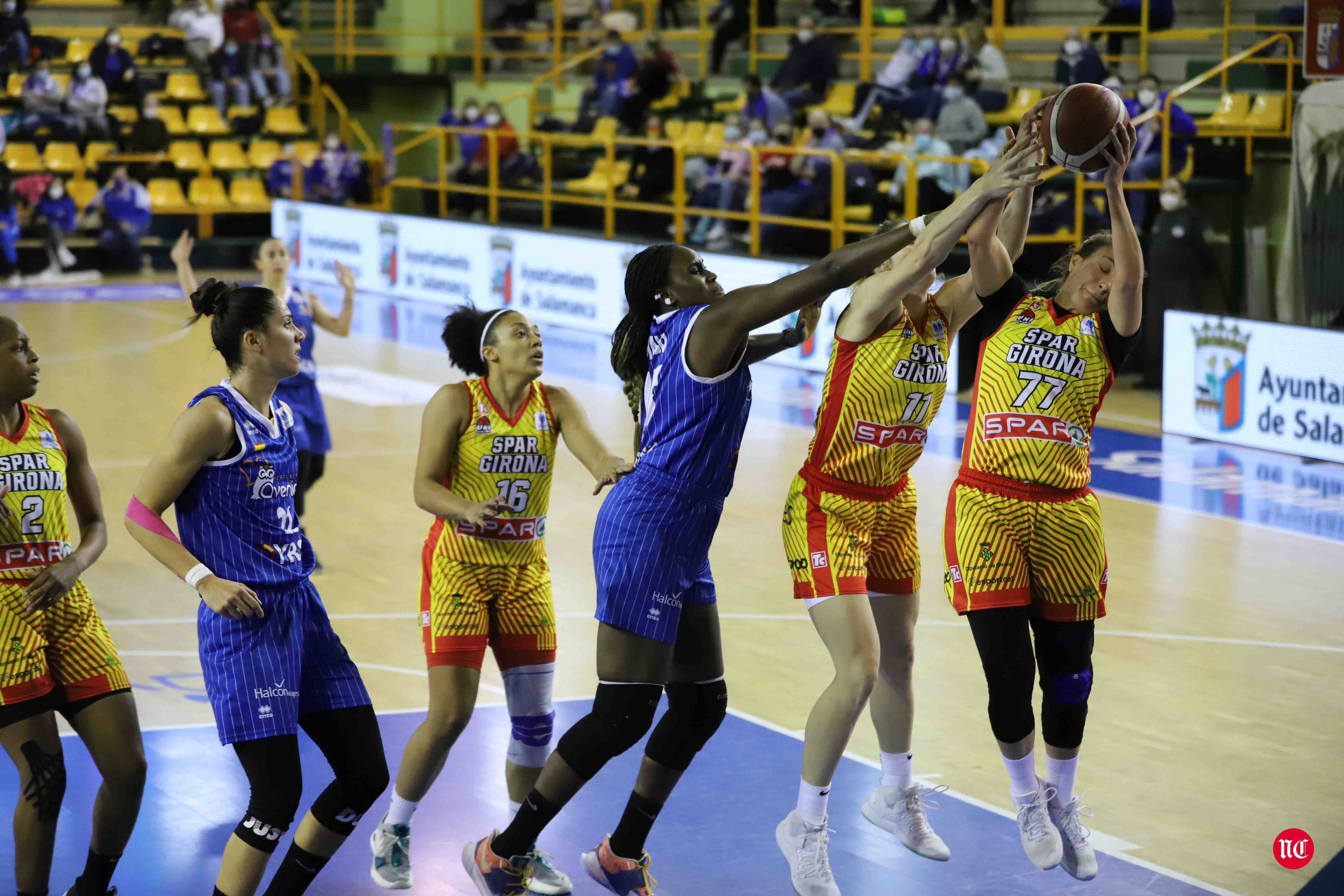 Fotos: El CB Avenida hace pequeño al Girona