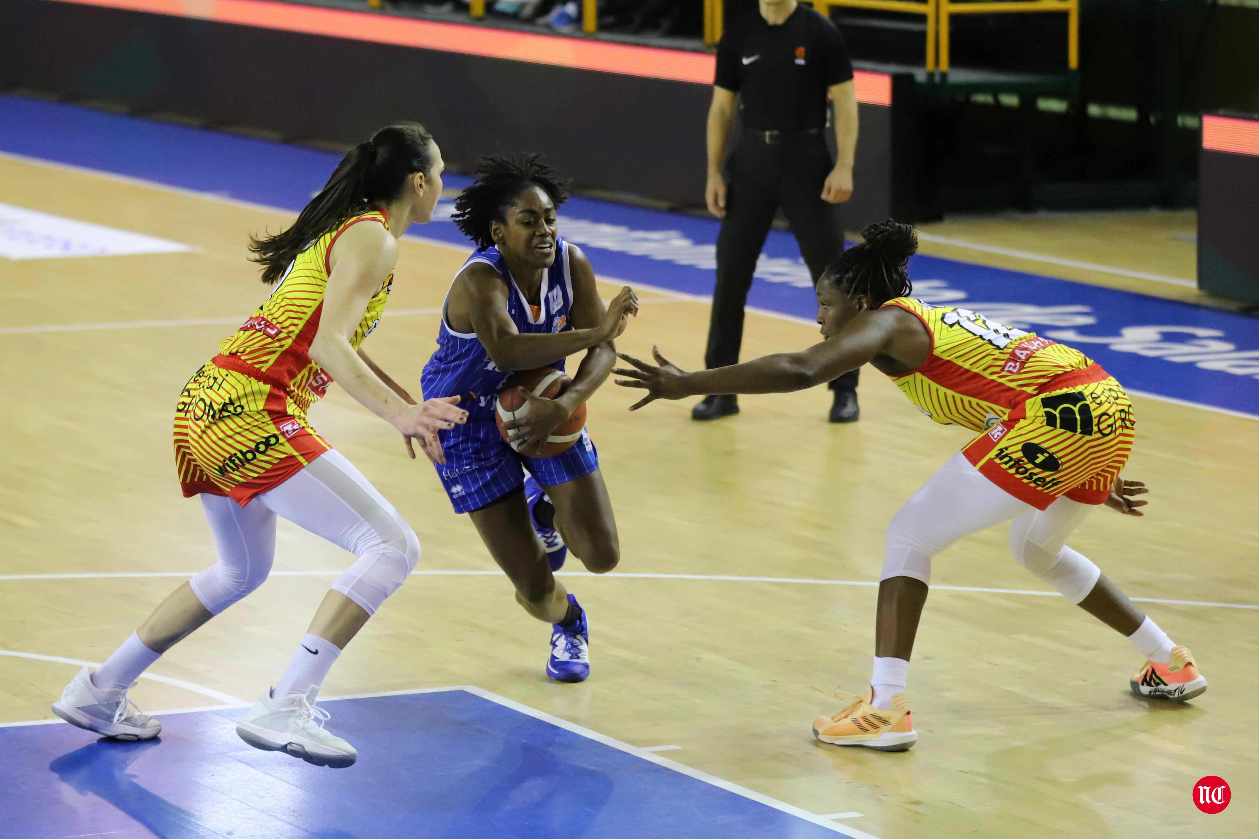 Fotos: El CB Avenida hace pequeño al Girona