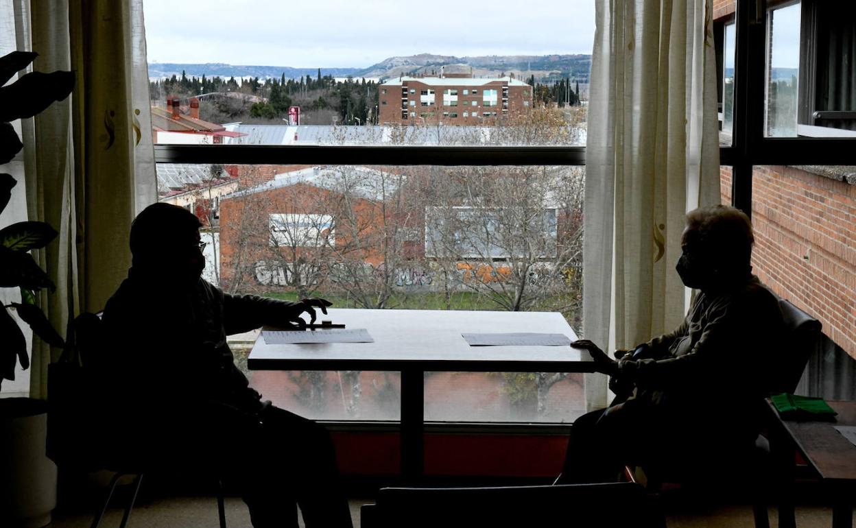 Nuestros viejos y los buitres