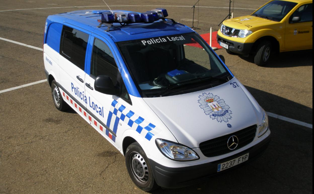 Imagen de un vehículo de la policía de Benavente difundida por el 112 de Castilla y León.