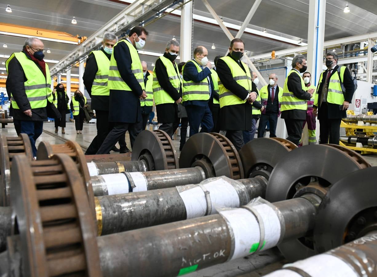 Fotos: El ministro José Luis Ábalos visita los talleres de Renfe del Páramo de San Isidro en Valladolid