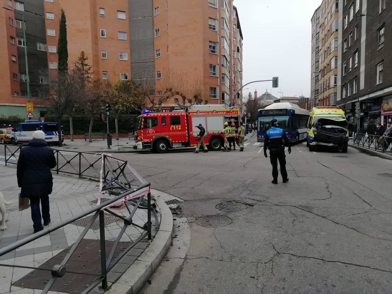 El suceso ha ocurrido en cruce de la calle Don Sancho con la calle Merced de la capital.