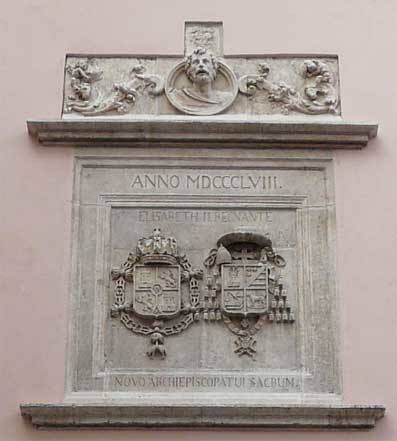 Escudo de Luis de Lastra junto con el de Isabel II.