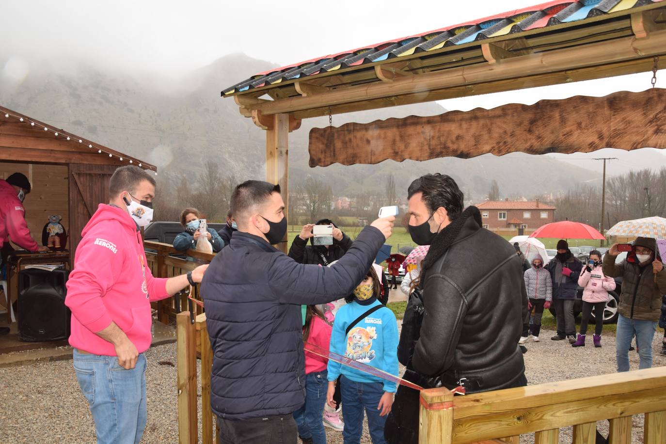 Jornada inaugural de las visitas a la casa del Ratoncito Pérez en Velilla del Río Carrión.