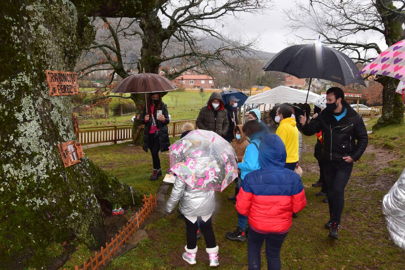 Jornada inaugural de las visitas a la casa del Ratoncito Pérez en Velilla del Río Carrión.