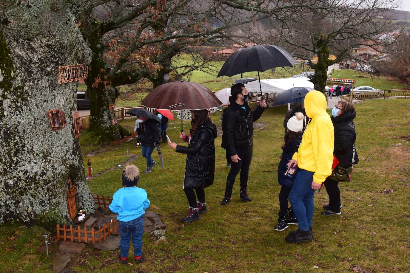 Jornada inaugural de las visitas a la casa del Ratoncito Pérez en Velilla del Río Carrión.