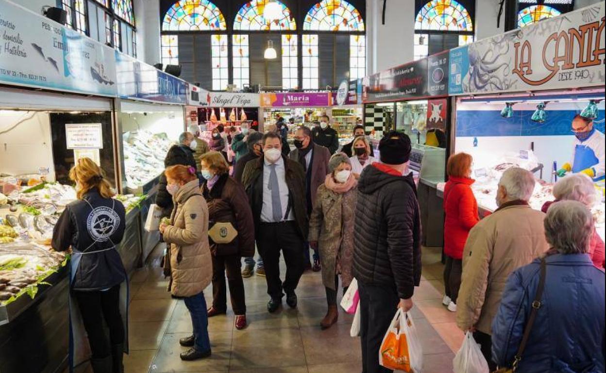 Visita a las instalaciones del Mercado Central tras la presentación del Plan Comercio Seguro.