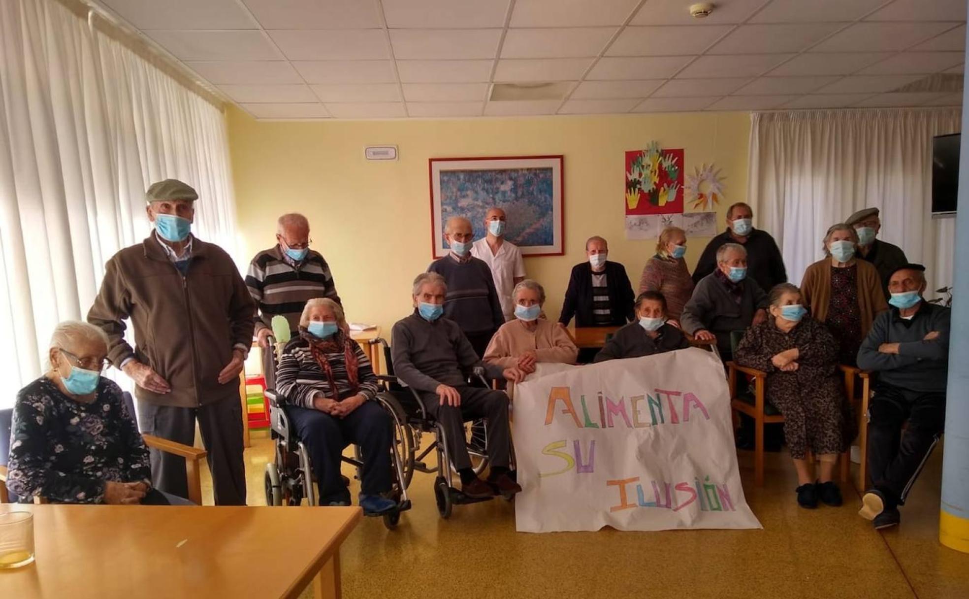 El vídeo incluye imágenes de los mayores de la residencia de Tamames.