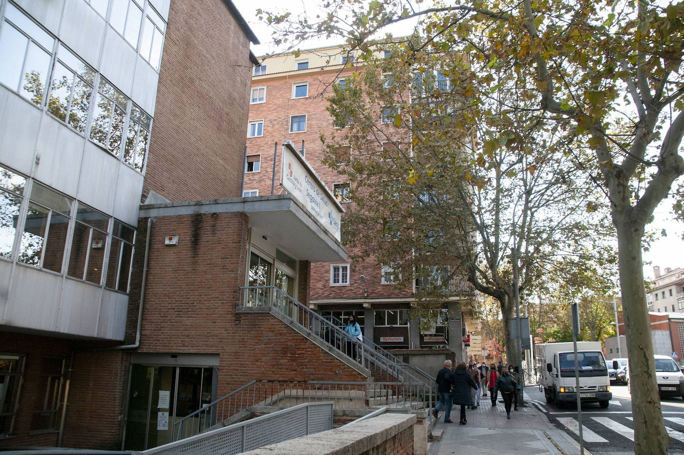 Entrada al centro de salud de Santo Tomás.