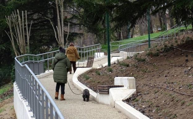 La nueva rampa peatonal del parque Patricia.